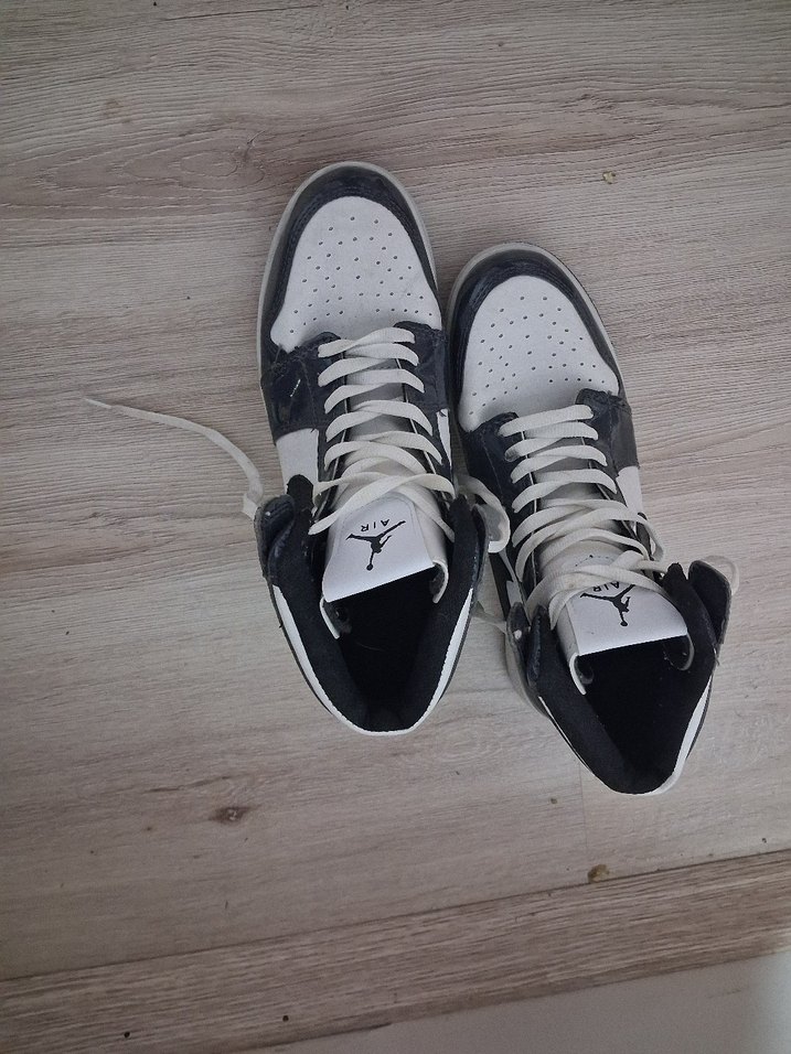 Erkek Beyaz Siyah Bağcıklı Spor Ayakkabı jordan - Görsel 3