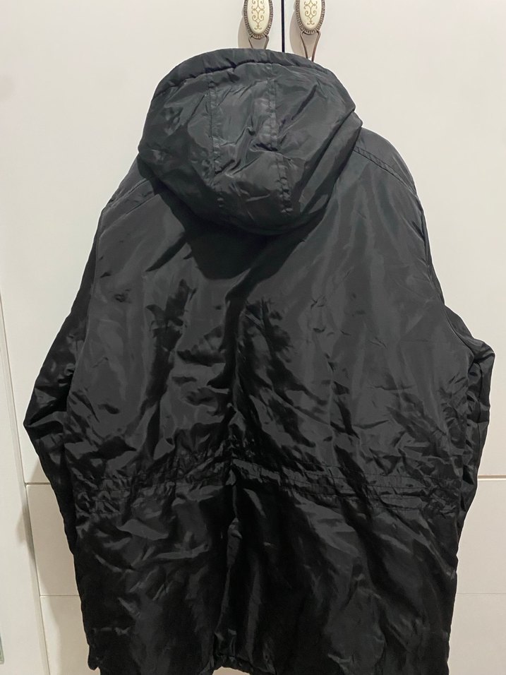 Siyah Kapüşonlu Erkek çocuk Mont - Görsel 4