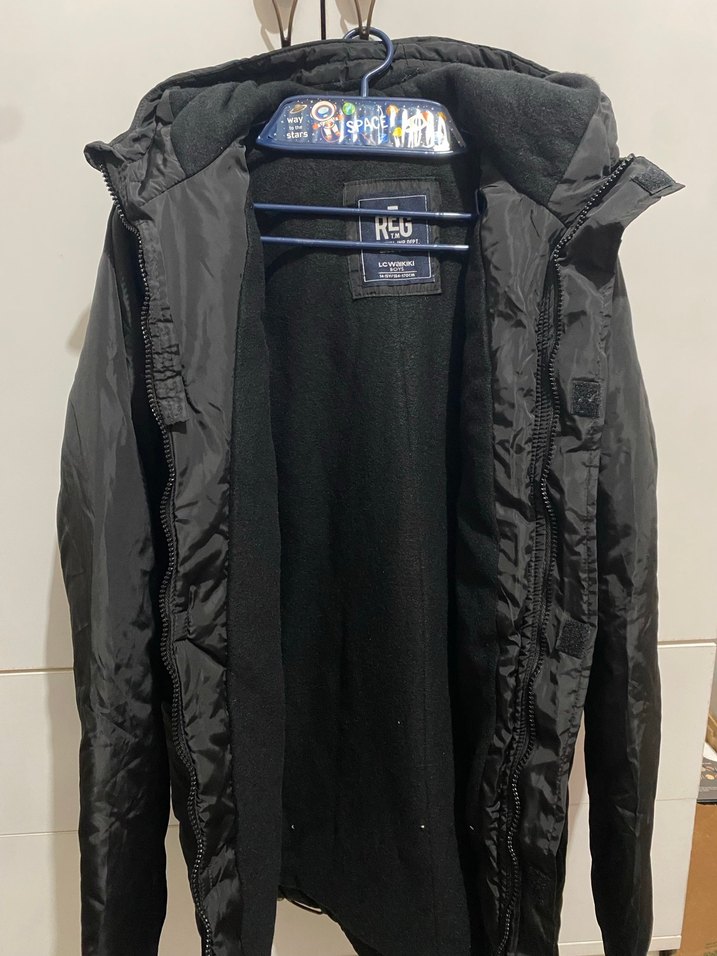 Siyah Kapüşonlu Erkek çocuk Mont - Görsel 2