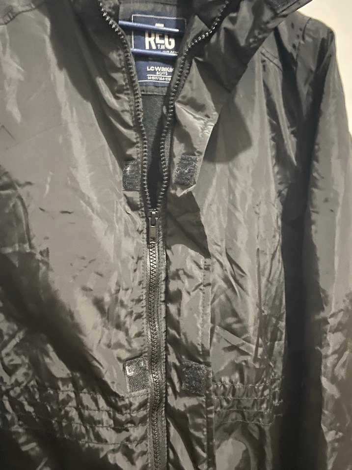 Siyah Kapüşonlu Erkek çocuk Mont - Görsel 3