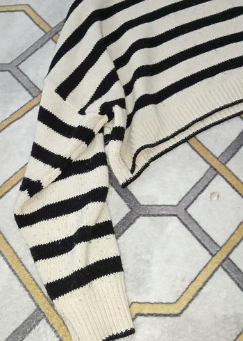 Çizgili Beyaz Gri Kısa Triko Kadın Kazak - Görsel 2