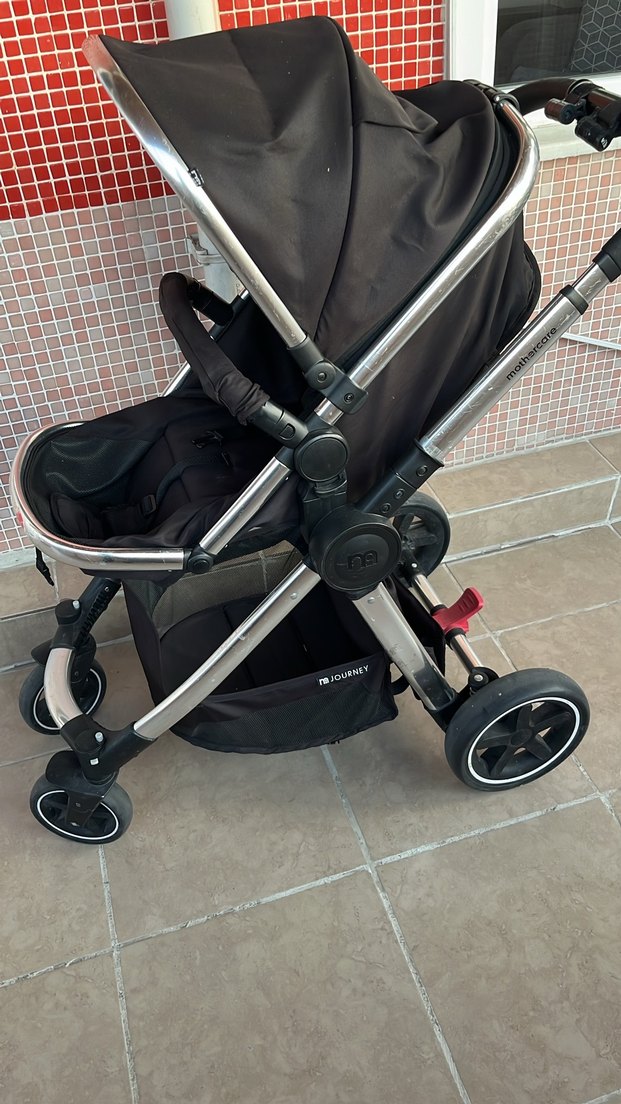 Mothercare marka siyah bebek arabası - Görsel 2