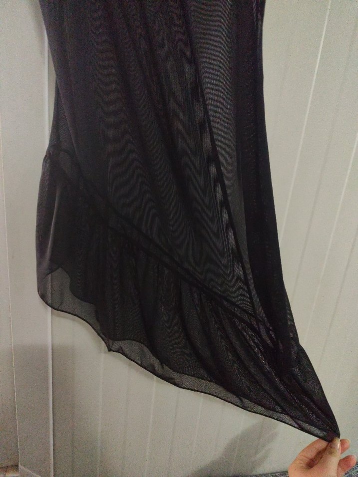 Siyah Dantel Detaylı Asimetrik Gecelik - Görsel 2