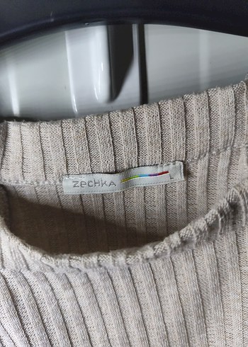 Bej Kısa Triko Yüksek Yakalı Kadın Atlet - Görsel 4