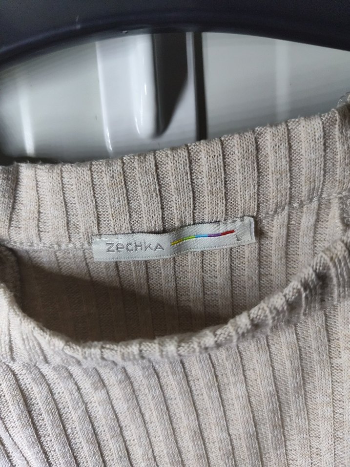 Bej Kısa Triko Yüksek Yakalı Kadın Atlet - Görsel 4