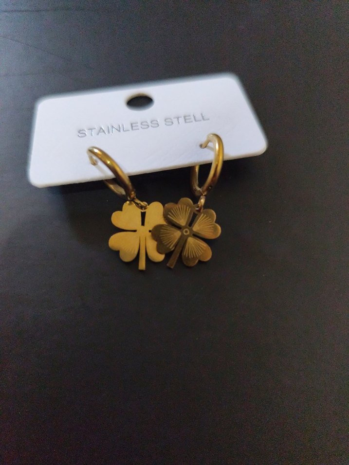 Altın Renkli Mini Yonca Küpe Çelik - Görsel 3