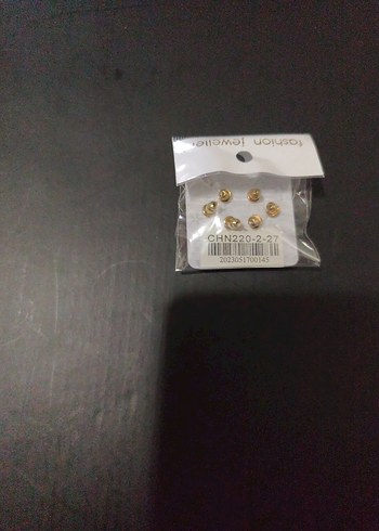 Altın Renkli Mini Payetli Küpe Çelik - Görsel 2