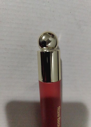 Rare Beauty Parlak Kırmızı Dudak Parlatıcısı - Görsel 3