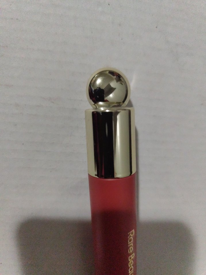 Rare Beauty Parlak Kırmızı Dudak Parlatıcısı - Görsel 3