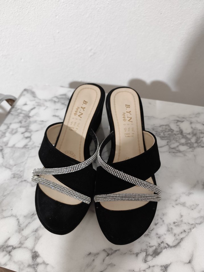 Siyah Parlak Yılan Desenli Dolgu Topuklu Kadın Ayakkabı - Görsel 2