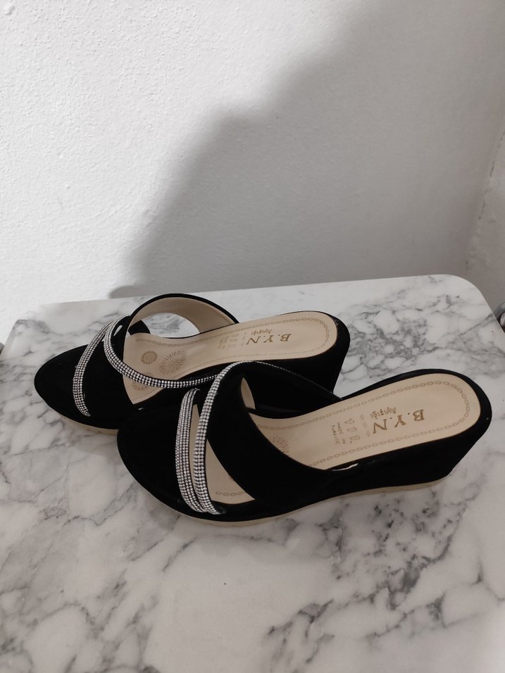 Siyah Parlak Yılan Desenli Dolgu Topuklu Kadın Ayakkabı - Görsel 3