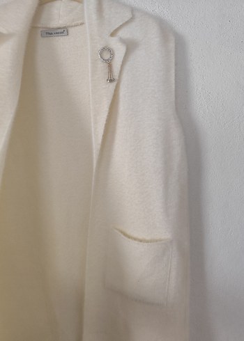 Düğmeli Beyaz Midi Kolsuz Kadın Kaban - Görsel 2