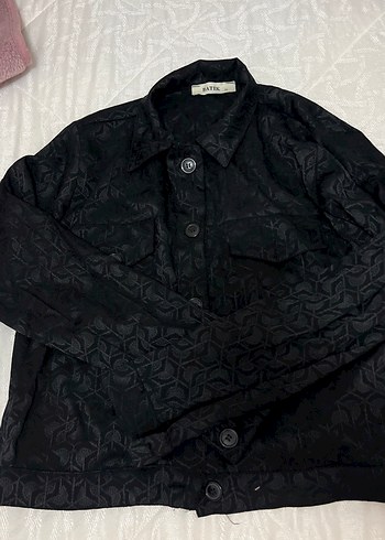 Batik Dugmeli Siyah Kadin Crop Ceket