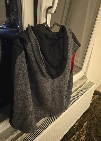 Kolsuz Kapüşonlu Yelek - Görsel 4