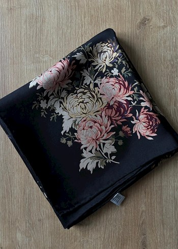 Çiçek Desenli Vintage İpek Eşarp - Görsel 5