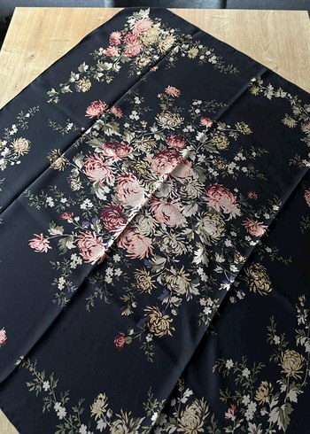 Çiçek Desenli Vintage İpek Eşarp - Görsel 3