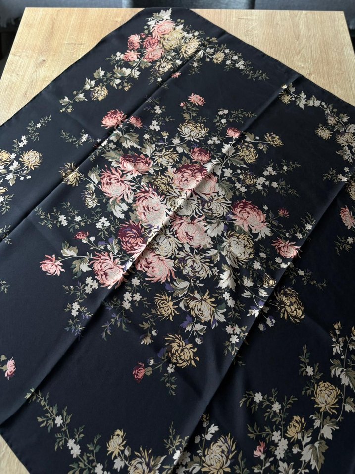 Çiçek Desenli Vintage İpek Eşarp - Görsel 3