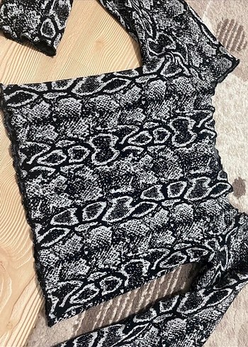 Kadın Siyah Gri Yılan Desenli Triko bluz - Görsel 3