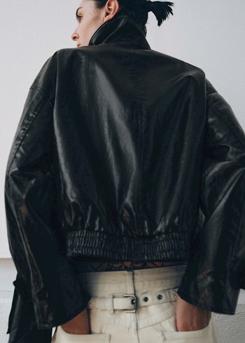 Siyah Drapeli Uzun Deri Kadın Ceket - Görsel 3