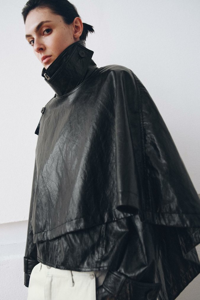 Siyah Drapeli Uzun Deri Kadın Ceket - Görsel 2