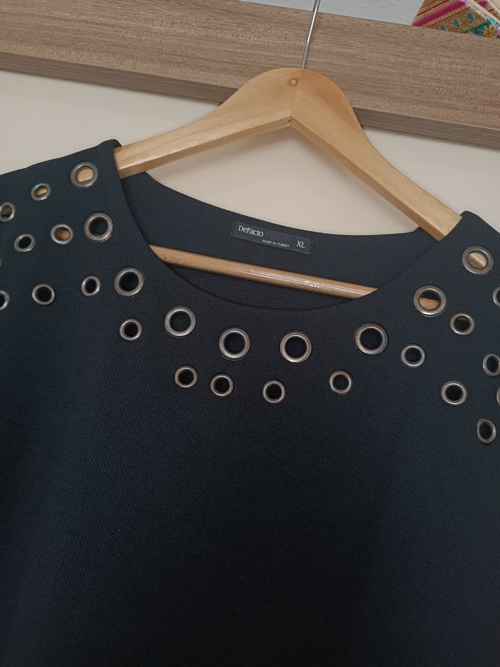 Düğmeli Siyah Midi Kadın Elbise - Görsel 3