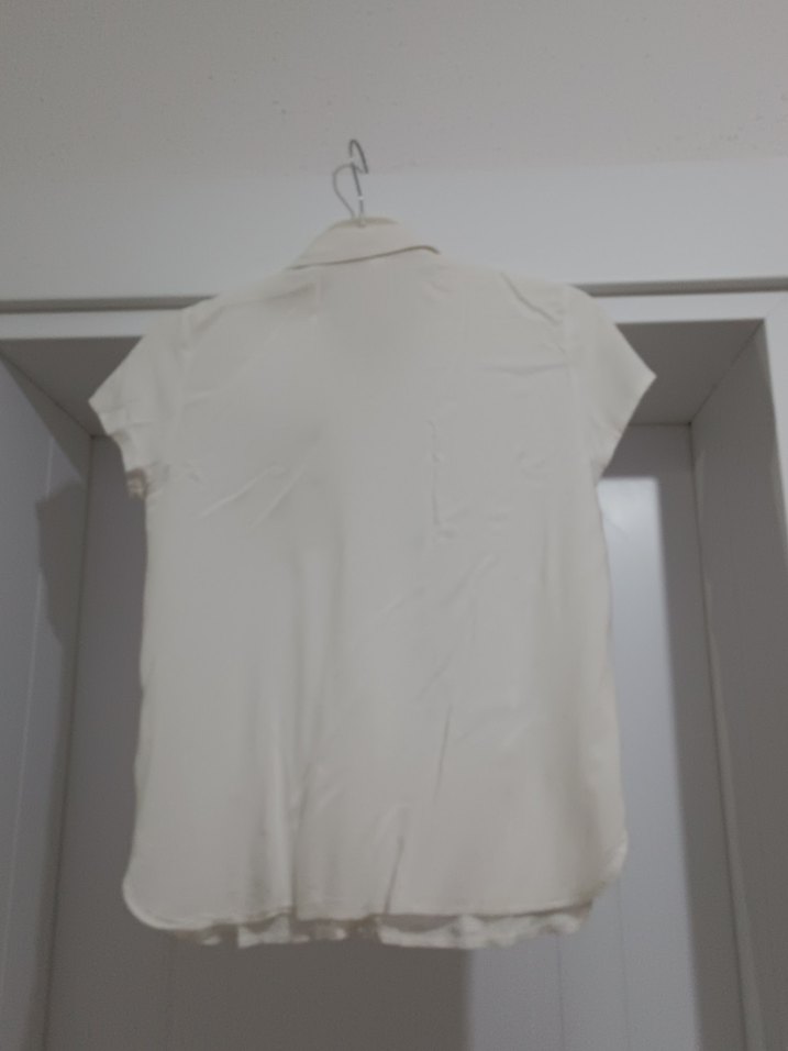 Düğmeli Kısa Kollu Beyaz Kadın Gömlek - Görsel 3