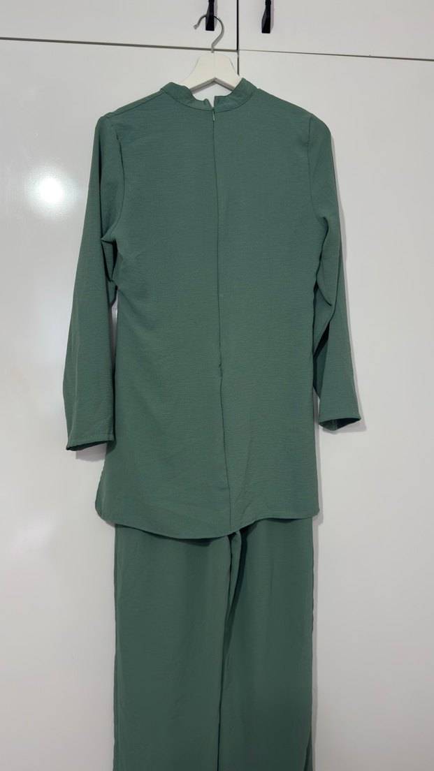 Yeşil Bağcıklı Kadın Tulum - Görsel 2