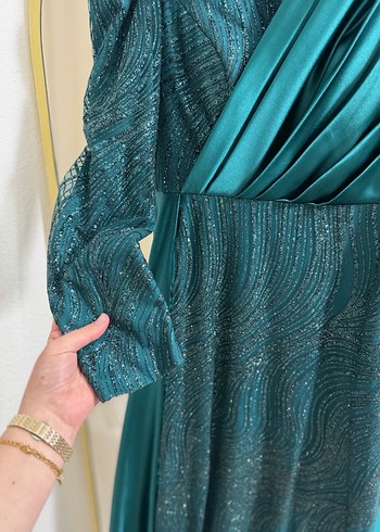 Yeşil İşlemeli Uzun Kollu Abiye Elbise - Görsel 2