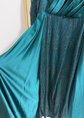 Yeşil İşlemeli Uzun Kollu Abiye Elbise - Görsel 3