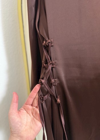 Kahverengi Uzun Kollu Saten Elbise - Görsel 2