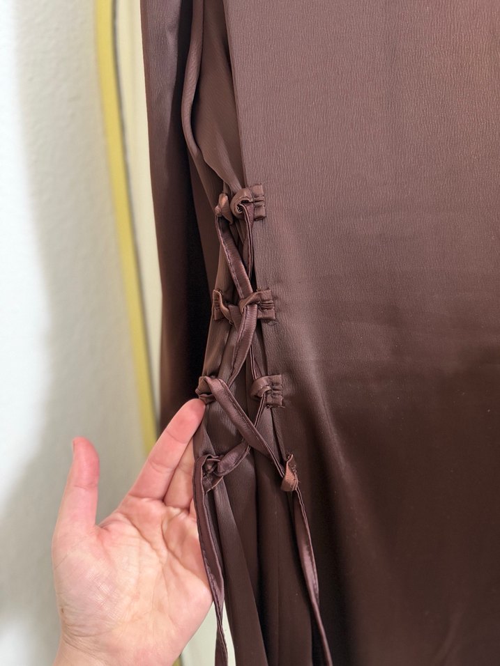 Kahverengi Uzun Kollu Saten Elbise - Görsel 2