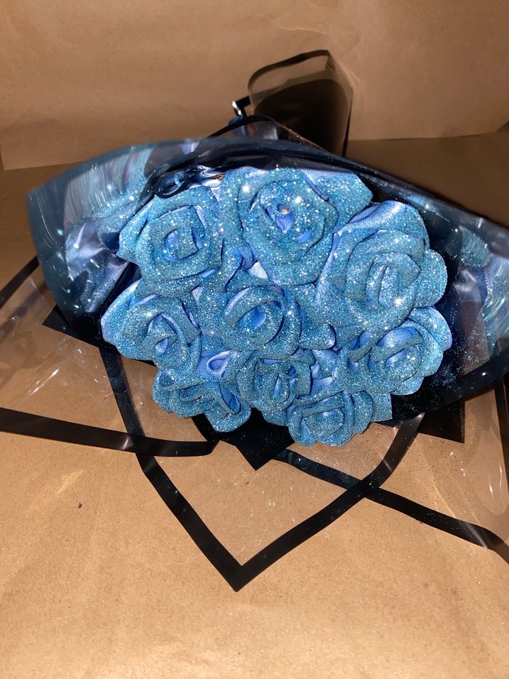 Mavi Parlak Güller ve Siyah Ambalaj - Görsel 3