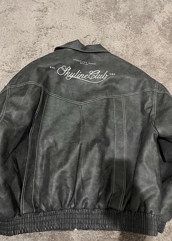 Gri Deri Ceket Street Style - Görsel 2