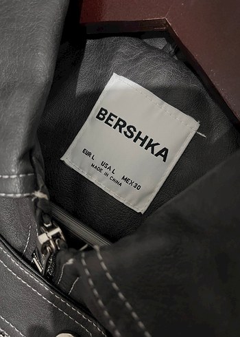 Gri Deri Ceket Street Style - Görsel 3