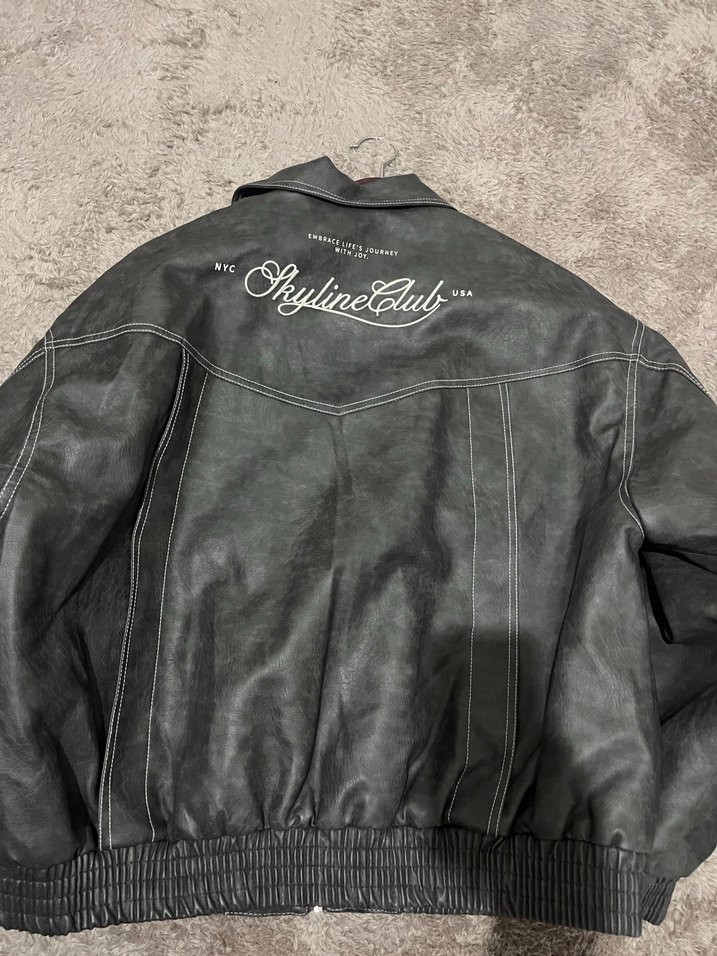 Gri Deri Ceket Street Style - Görsel 2