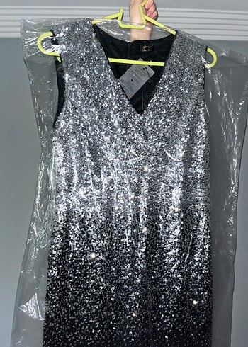 Gri Mini V Yaka Zincir Detaylı Kadın Elbise - Görsel 9