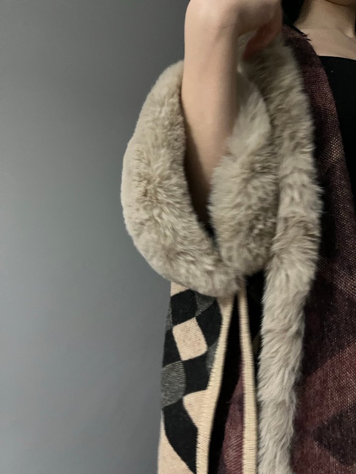 Kahverengi Kürk Detaylı Straplez Midi Elbise - Görsel 2