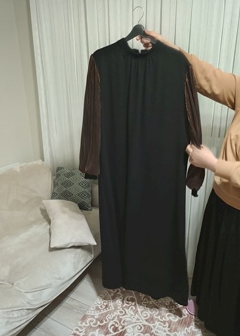 Uzun, Yüksek Yakalı, Kahverengi Kollu Elbise - Görsel 3