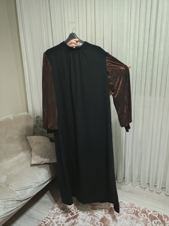 Uzun, Yüksek Yakalı, Kahverengi Kollu Elbise - Görsel 2