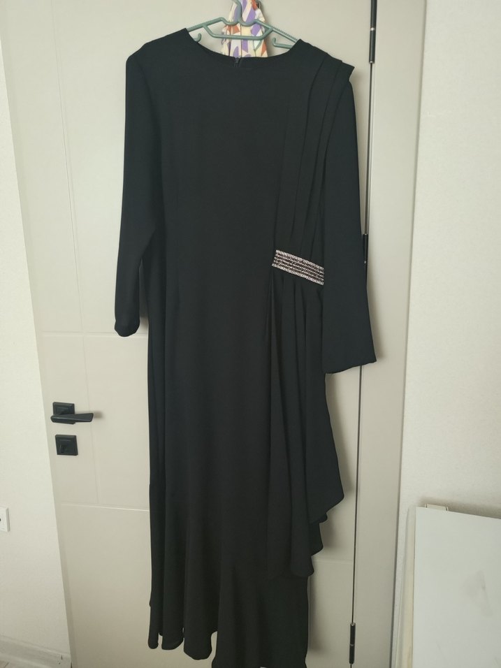 Uzun Kollu Siyah Dökümlü Kadın abi'ye elbise - Görsel 2