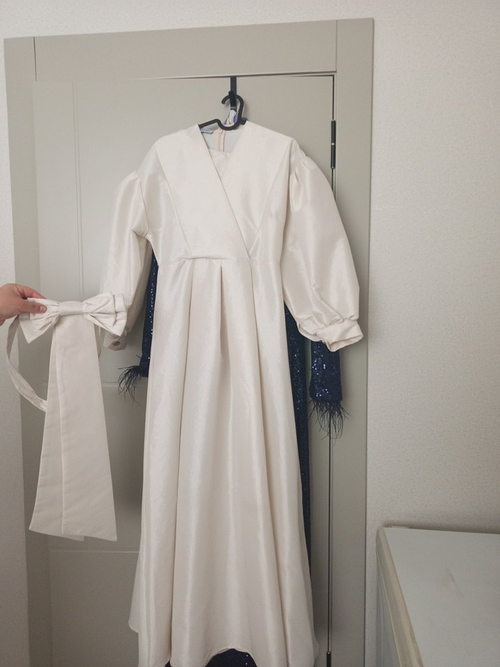 Beyaz Uzun Kollu Modern Klasik Kadın Elbise - Görsel 3