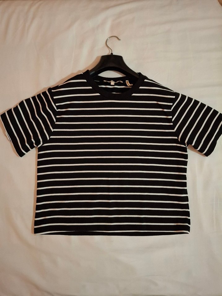 Siyah Beyaz Çizgili Kadın Tişört - Görsel 4