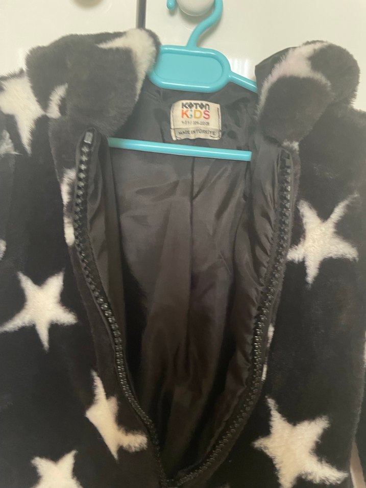 Kız Çocuk Yıldız Desenli Kürklü Siyah Mont - Görsel 5