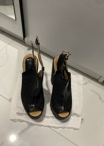 Siyah Yılan Desenli Tokalı Platform Topuklu - Görsel 6