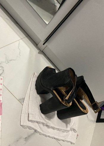 Siyah Yılan Desenli Tokalı Platform Topuklu - Görsel 4