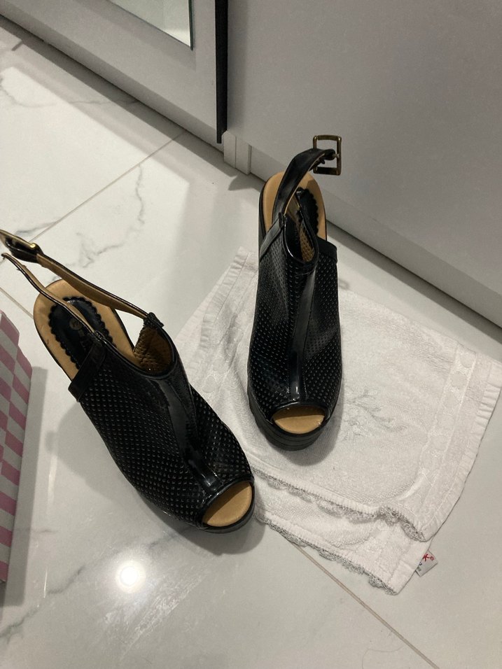 Siyah Yılan Desenli Tokalı Platform Topuklu - Görsel 2