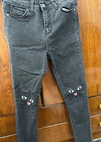 Diğer Kedi İslemeli Siyah Dar Kesim Jean