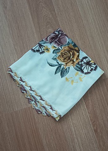 Çiçek Desenli Fırfırlı Çok Renkli Kadın Fuları - Görsel 14