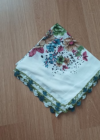 Çiçek Desenli Fırfırlı Çok Renkli Kadın Fuları - Görsel 6