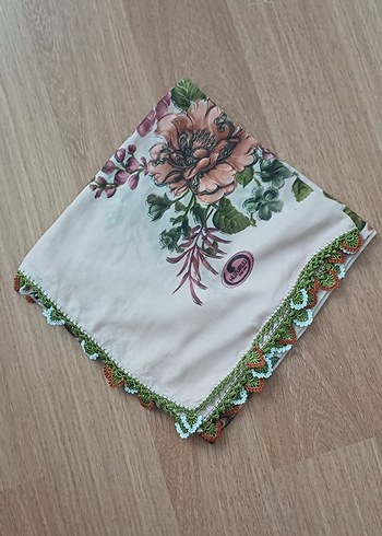 Çiçek Desenli Fırfırlı Çok Renkli Kadın Fuları - Görsel 2